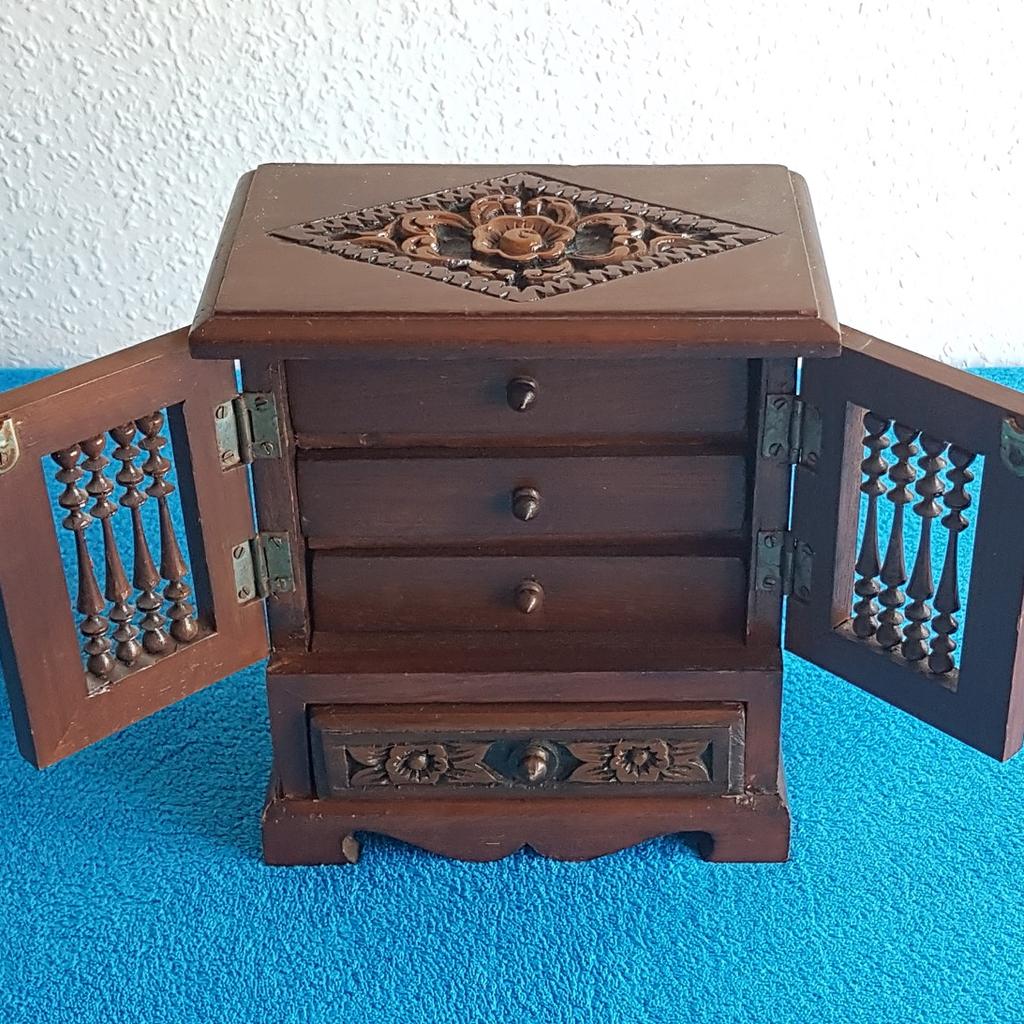 Schönes Holz-Schmuckkästchen (Erbstück) in 13583 Berlin für 45,00 € zum