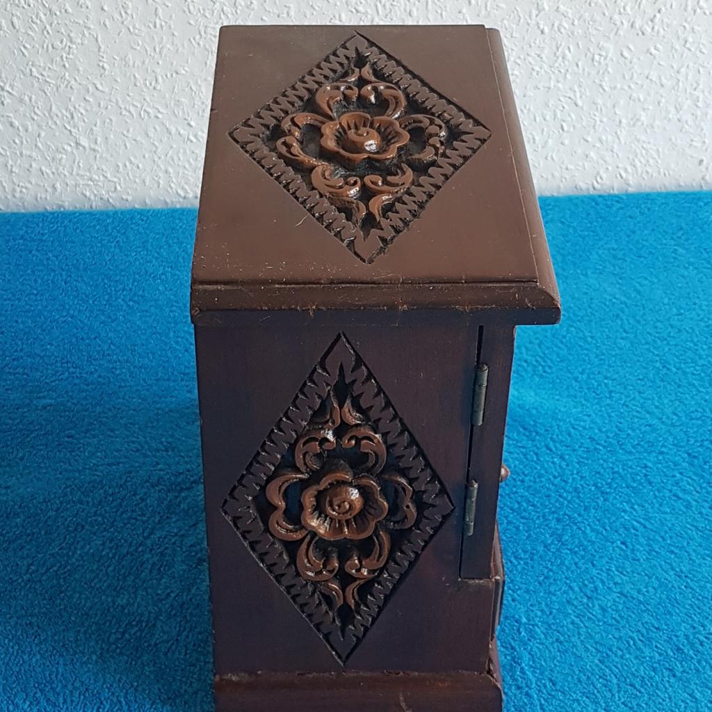 Schönes Holz-Schmuckkästchen (Erbstück) in 13583 Berlin für 45,00 € zum