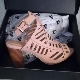 brand new v by very, nude shoes size 6
collection only pe302aq