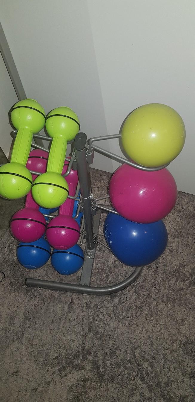 Davina Mccall Weights/Medicine Balls/Stand in SE13 Lewisham für 20,00