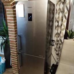 Samsung Kühlschrank
Ca 3-4 Jahre alt. 
Wird verkauft weil er zu groß ist.
