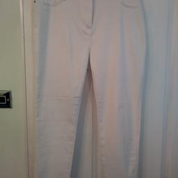 M&Co Petite range ladies cropped white jeans .Size 14 New without label .Inside leg approx 24 inches Bargin £5 Collection only .