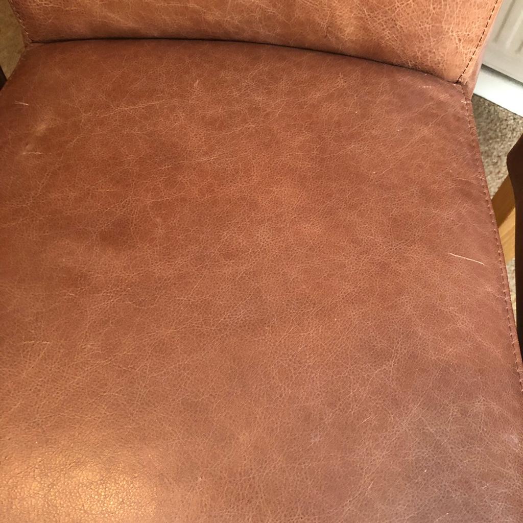 Set of Tan leather dining chairs in Peterborough für £ 80,00 zum