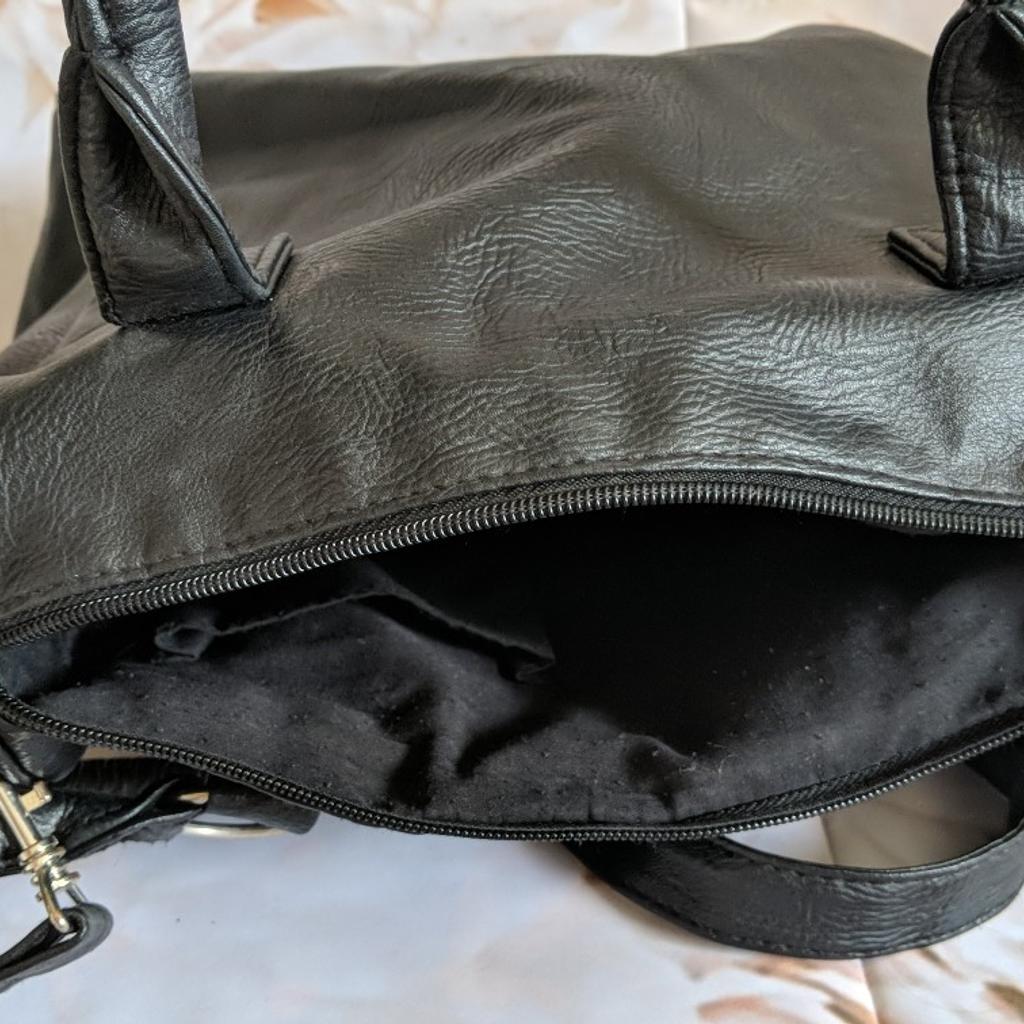 Large Black Handbag with pockets in NN16 Kettering for £2.00 for sale ...