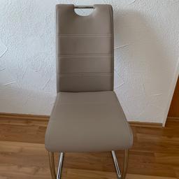 Freischwinger Stuhl in der Farbe Taupe, in einem sehr guten Zustand. Der Originalpreis beträgt 80 €, es sind gesamt 6 Stück. Der Einzelpreis beträgt 50 €, nur im 6er Set zu verkaufen.