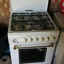 Good used condition
no longer required
4 gas hob
Separare grill and oven
pick up CR2