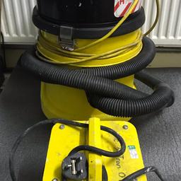 Numatic Hoover HZ370-2
Heavy duty hazardous materials/dust usage
Good for car wash and cleaning
Used condition fully working
Comes with transformer worth £50
Worth £450+ brand new
Selling due to closure of my car wash