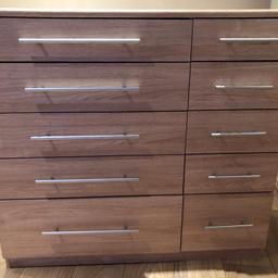 A drawer for sale in a very good condition.
There is a mark on the left side as shown on the pictures but it doesn’t have an impact on the whole piece, it still works perfectly fine and nothing else is damaged. For any questions everyone is welcome to message me.
Pet and smoke free house.
Post code DN3..