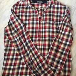 Lovely red and navy/cream checked Cos shirt.
Men’s size M, hardly worn, really soft cotton.
Button down with pockets on chest