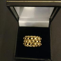 9ct gold keepers ring 
6.76g

buyer pays PayPal and postage