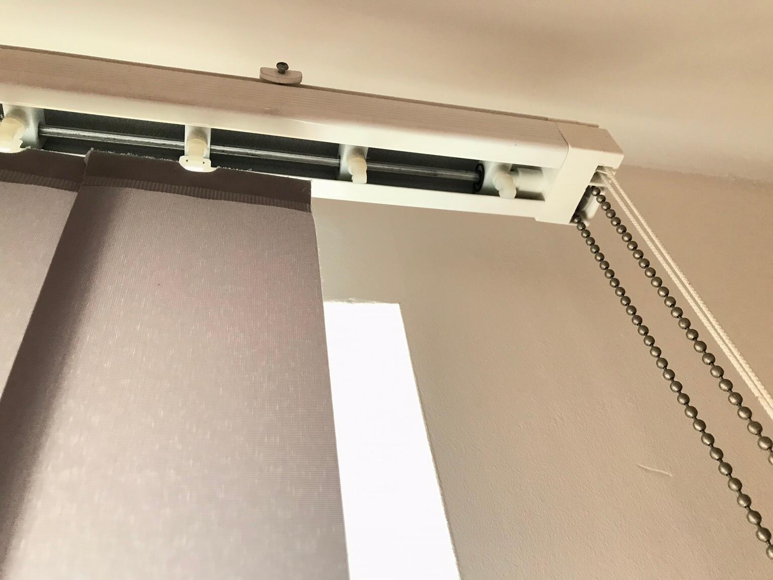 Vertical blinds with headrail, slats, louvres in E14 London für 8,00