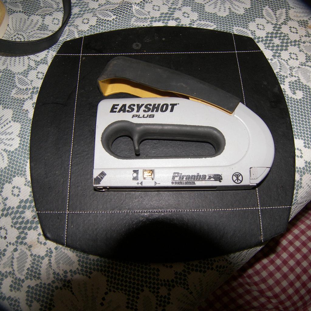 Staple Gun in DY1 Dudley for 5.00 for sale Shpock