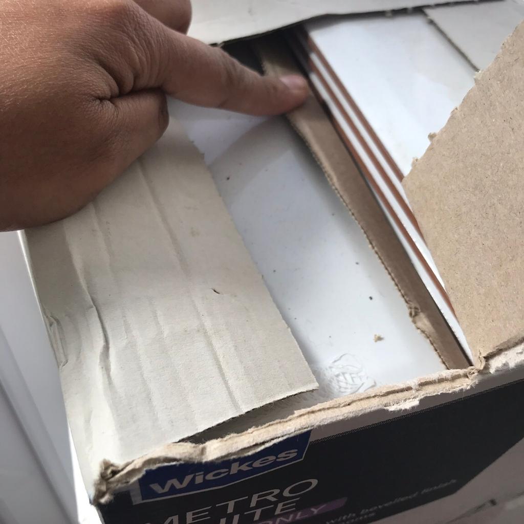 Wickes Metro White Tiles in N9 London für £ 8,00 zum Verkauf | Shpock AT