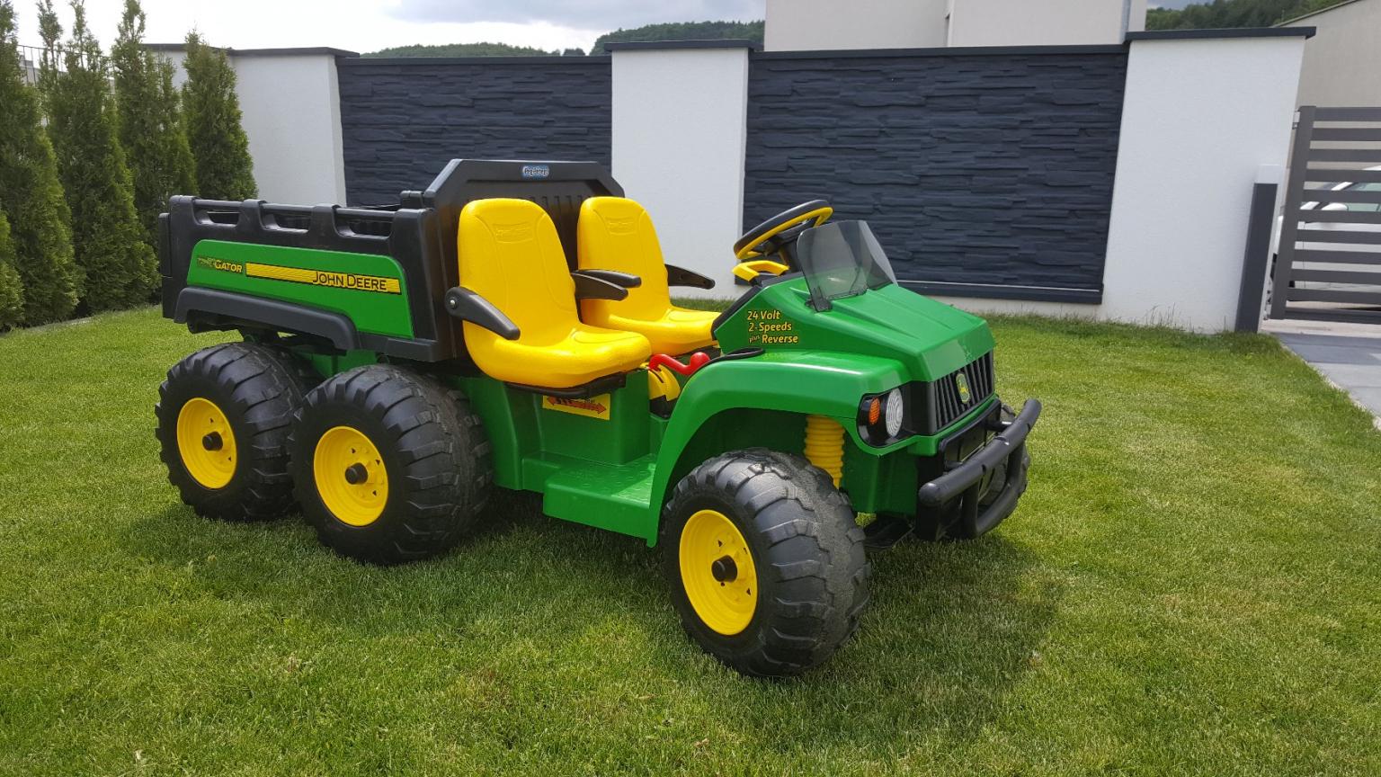 Peg perego best sale gator 6x4