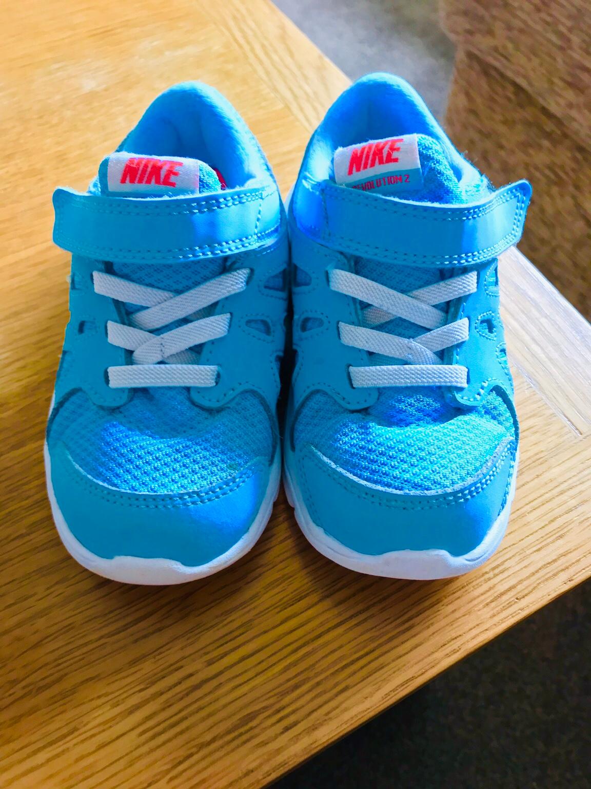 blue nike tennis shoes womens