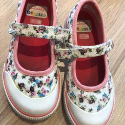 Clark’s girls doodle shoes size 8 1/2 F used but in great condition