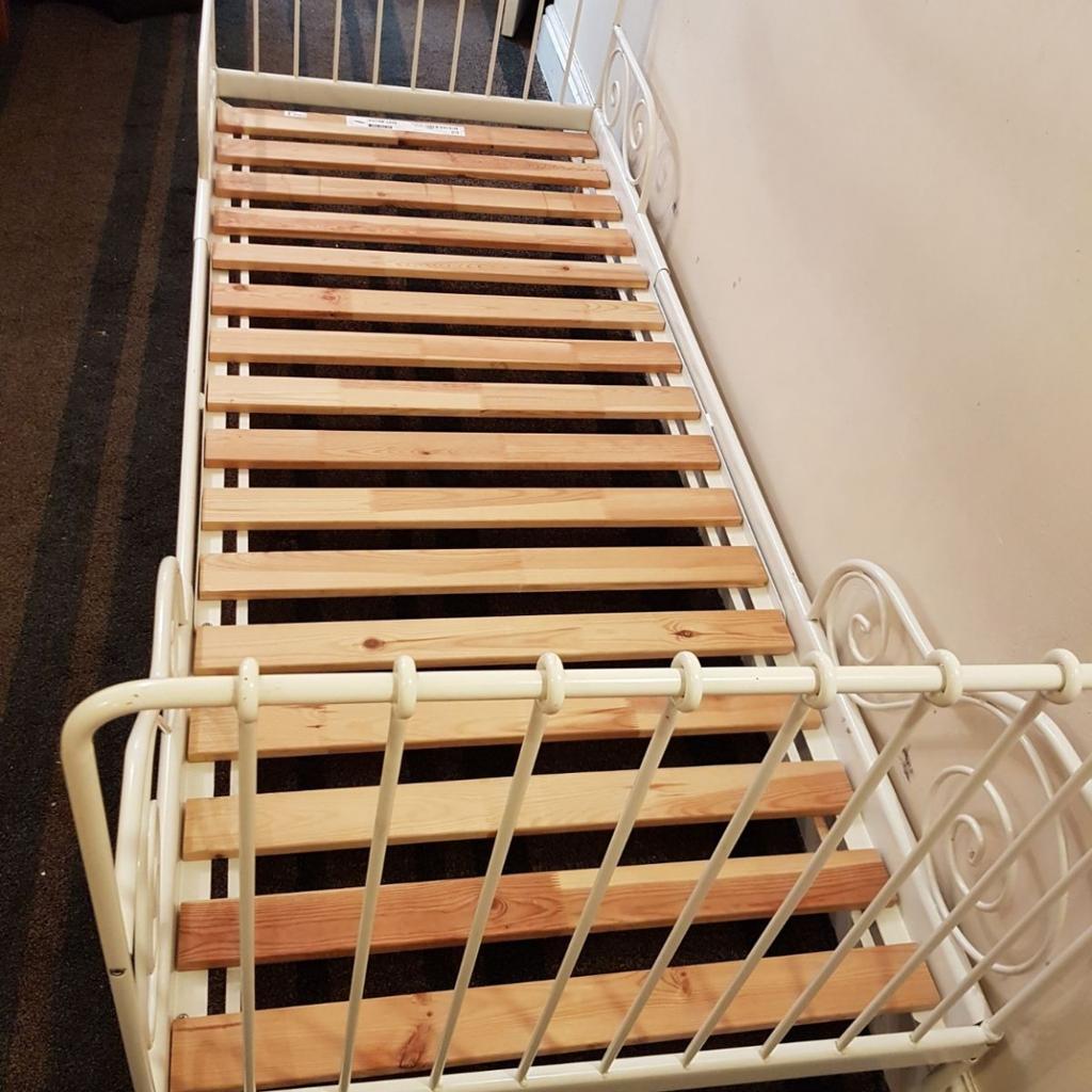 ikea day bed cot to single (ikea)size in B9 Birmingham für £ 30,00 zum