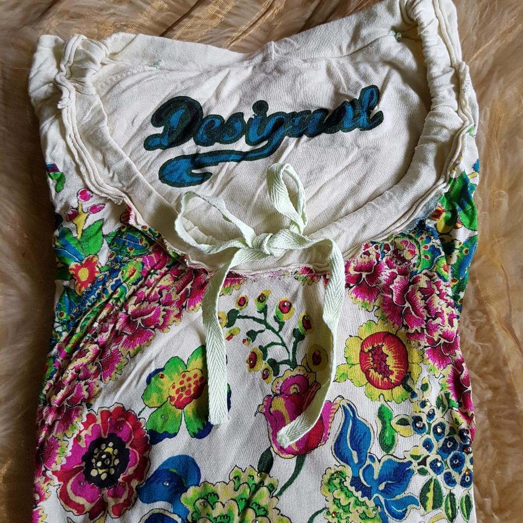 Verkaufe das abgebildete Damen Langarmshirt von Desigual in Gr. XL
Schöner floraler Druck.