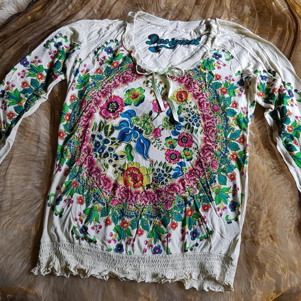 Verkaufe das abgebildete Damen Langarmshirt von Desigual in Gr. XL
Schöner floraler Druck.