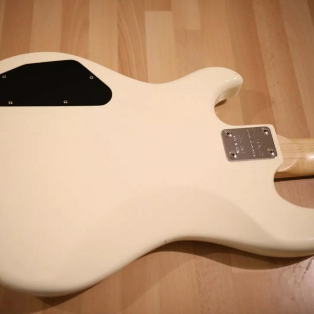 ARIA PRO II HERITAGE Laser Electric Bass in SE3 Greenwich für £ 219,00