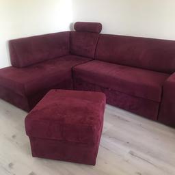 Sehr schöne samt Couch zu verkaufen sie ist in einem sehr guten Zustand siehe Fotos hat weder wo löcket oder Sonst etwas kann gerne besichtigt werden ☺️