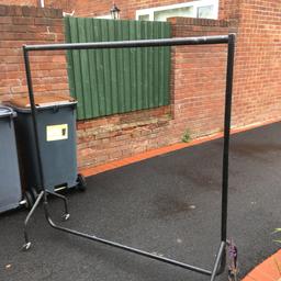 5’ metal hanging rail on wheels ideal for boot fairs etc comes apart for easy storage