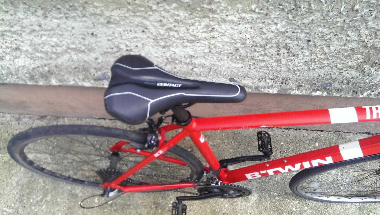 B Twin Triban 500 road bike touring red in SE9 Greenwich for