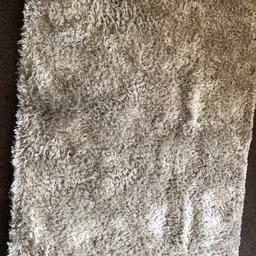 Beautiful rug 
Size 120cm x 170cm
Comes from loving home 
Selling due to room change