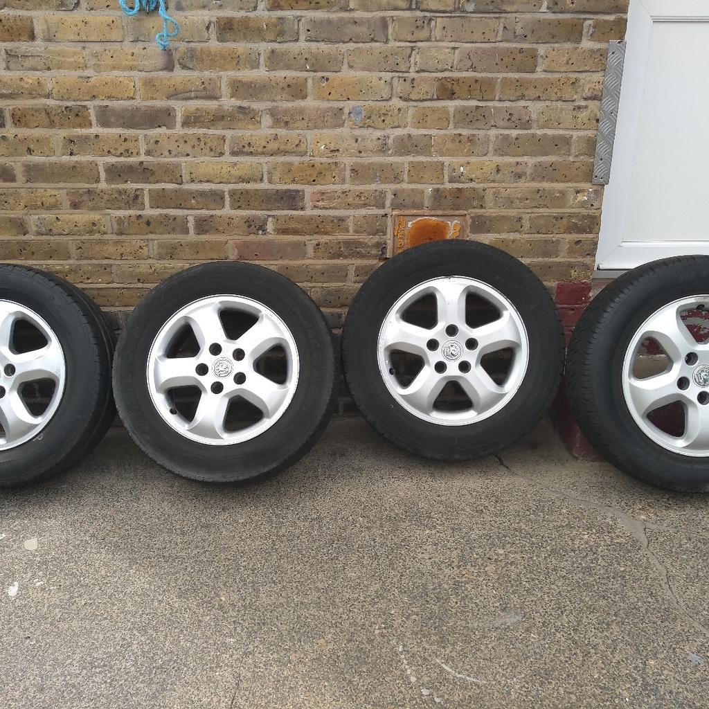 set 4 Vauxhall Vivaro alloy wheels and tires in RM15 Aveley for £150.00