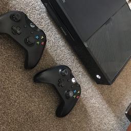 Xbox one 500gb& 2 wireless controllers , fully working