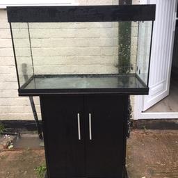 125 litre jewel 125 aquarium / fish tank. 
Comes with stand. Stand has required some minor damage due to being stored in garden wen moving house. Just tiny water damage and has made black vaneer on the wood lift a little but is still solid. No cracks or leaks at all  
Free delivery is local enough