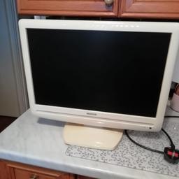 toshiba 19 inch tv perfect condition only selling due to getting bigger one with remote control 