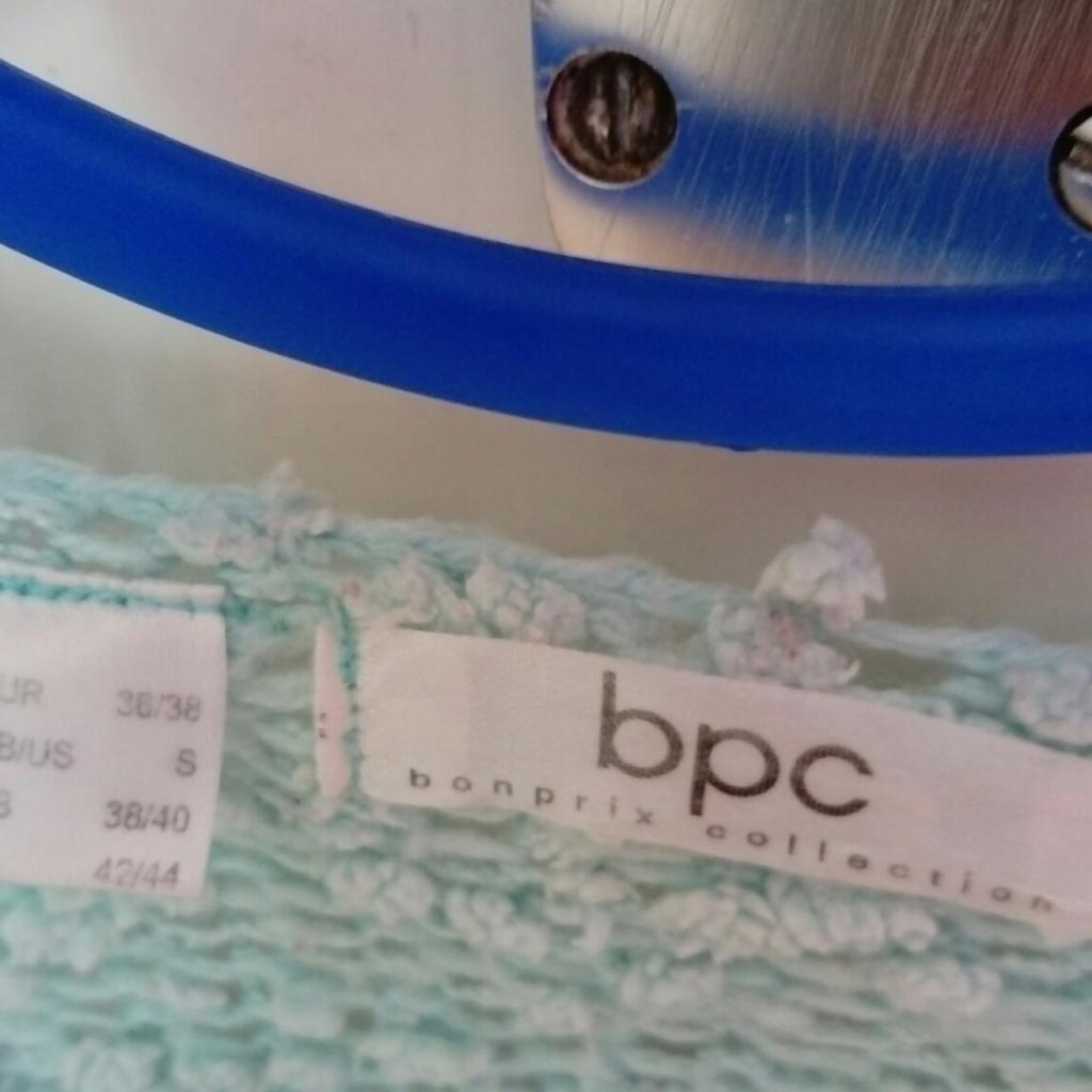 Tolle Strickjacke für Damen von BPC in Größe 36/38
Material 65% Polyester, 35% Polyacryl
Top Zustand, wenig getragen
NP lag bei 40€
Versand oder Abholung möglich ggf. zzgl. Versandkosten