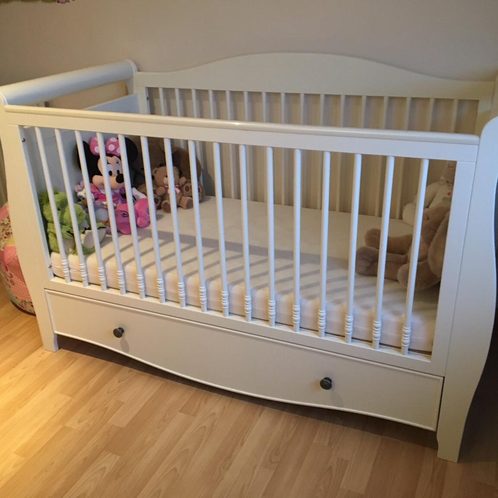 Bloomsbury cot outlet bed