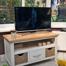 Tv unit brand new condition from dunelm

Pick up Oldham or local delivery

Still retail in dunelm at £159.20 

Size on pictures 