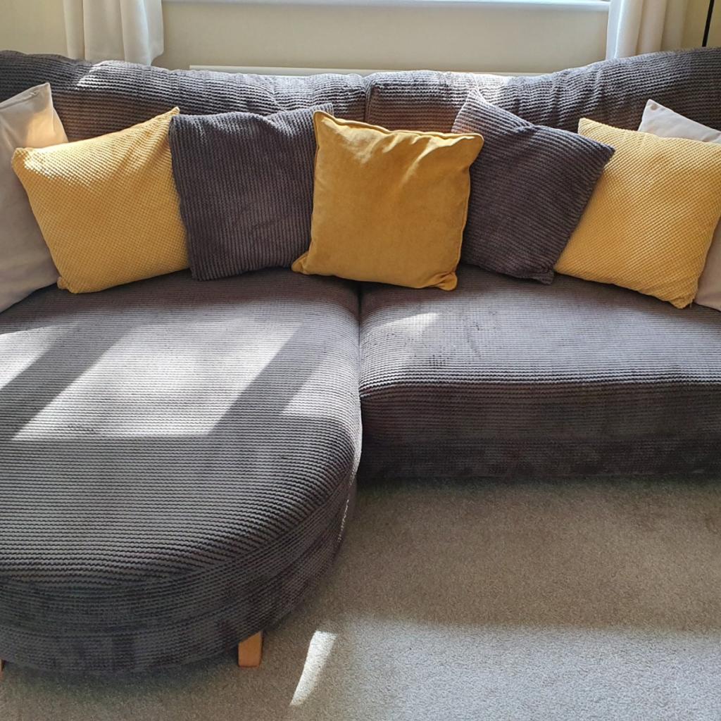 DFS bloom 4 seater sofa Grey. in GU22 Woking for £120.00 for sale