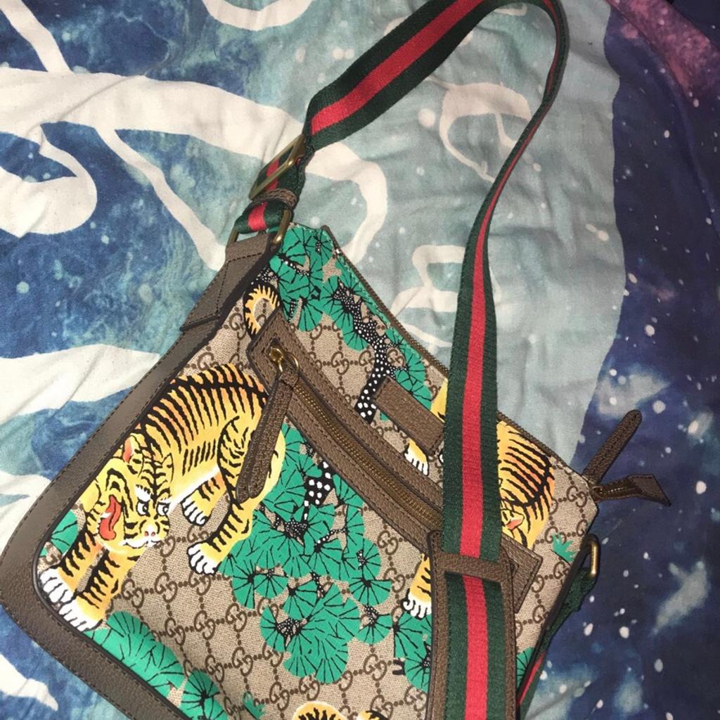 Gucci bengal clearance tiger messenger bag