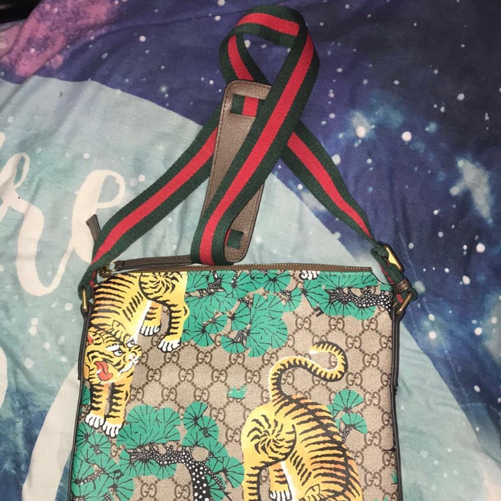 Gucci bengal outlet tiger messenger bag