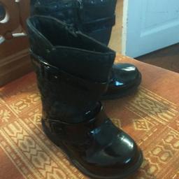size 5 girls boots used but in good condition