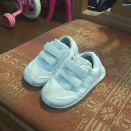 size 5.5 girls Adidas trainers been worn a few times but still in very good condition