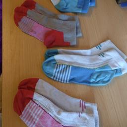 Blaue und rote paar Socken in Größe 35-38
Gebraucht
Zusammen verkäuflich für 2€