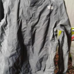 North face jacket light wight good condition its almost new hubby didnt' fit