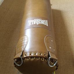 LONSDALE VINTAGE LEATHER PUNCH / BOXING BAG 4 FEET IN LENGTH. WITH A PAIR OF EXTRA LARGE GLOVES AND THE CHAINS REQUIRED FOR HANGING