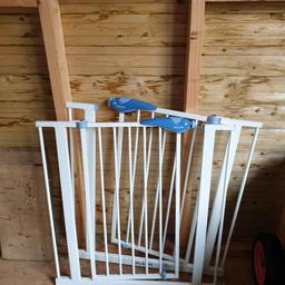 2 lindam stair gates 
I can only find 6 of the 8 fixings 
1 complete stairgate with all fixings £10 
1 stair gate 2 fixings £5 
collection tanyard farm