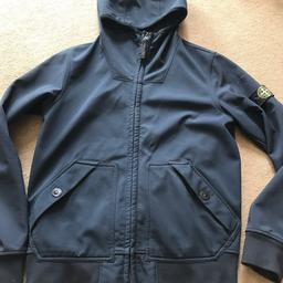 Stone island junior shell jacket
Age 14 164cm- Navy.
Genuine!!! Good condition but has been worn loads, he loves this jacket.
Wear to the edging of the hood, although not really noticeable when on, tried to show in pics.
Collection only BR7