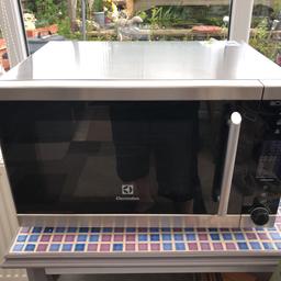 Combination oven microwave and grill, purchased to use whilst new kitchen was being installed and only used a handful of times,
900w microwave
1100w grill
2300w oven
Any questions please ask