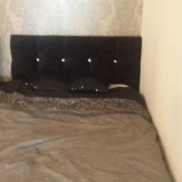 single bed with diamente velvet headboard and mattress
used good condition
need gone asap!
must make own pick up arrangements