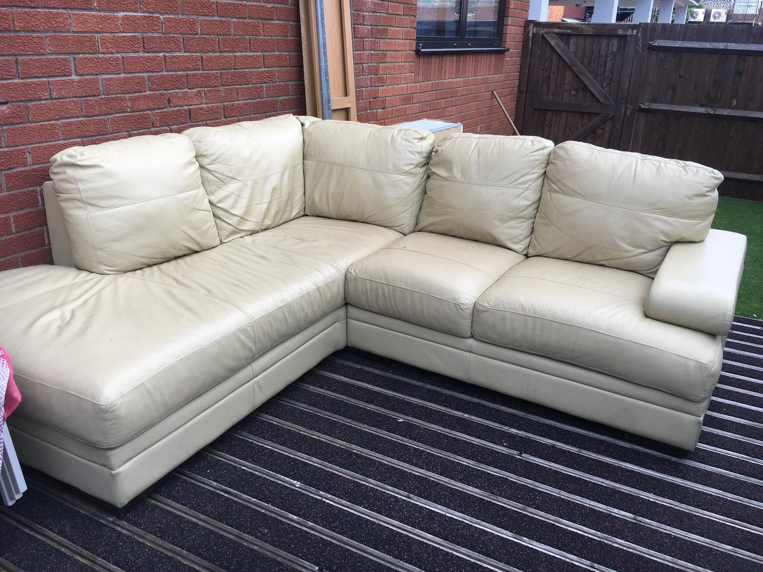 Cream corner sofa in GU11 Rushmoor for £125.00 for sale Shpock