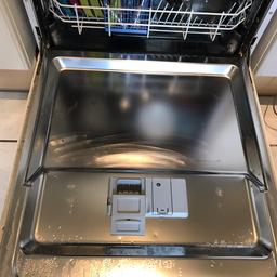 Perfect working dishwasher currently being used. No problems or issues what so ever. 
We are having a new kitchen so getting integrated appliances, so this along with our items needs to go. Take a look at my other items.