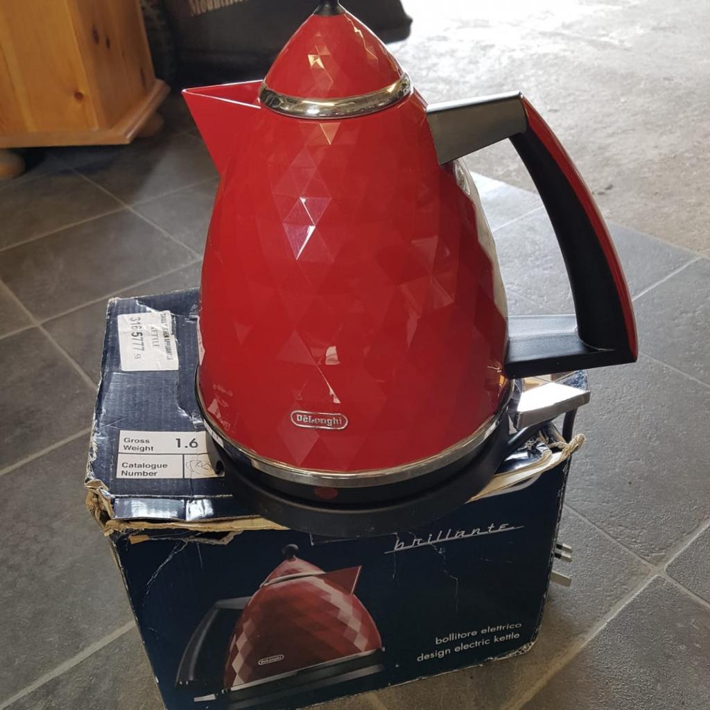 De Longhi Brillante Faceted Jug Kettle in Crewe for 12.00 for